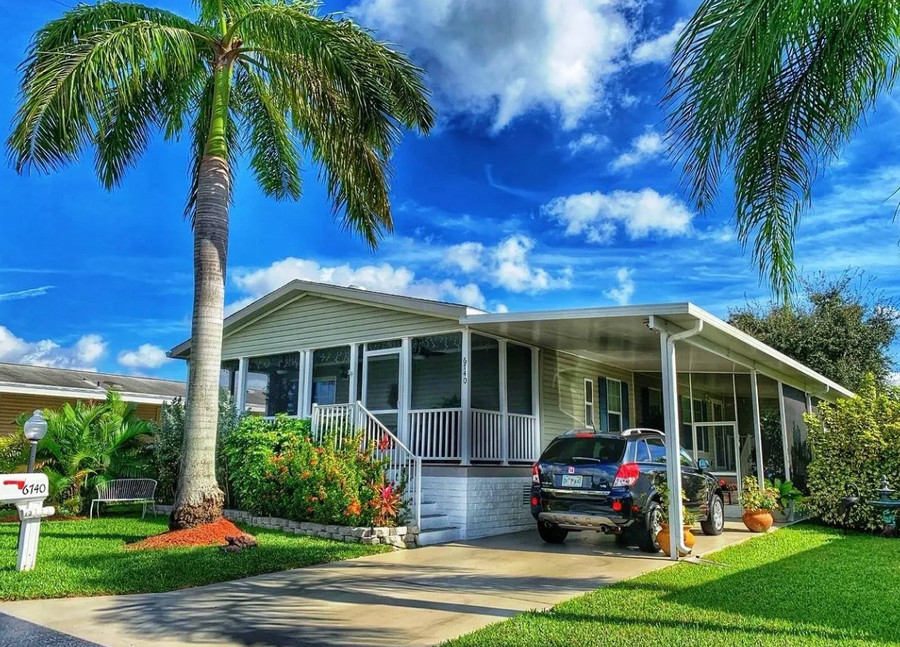 Sell Your Sarasota Mobile Home Fully Furnished