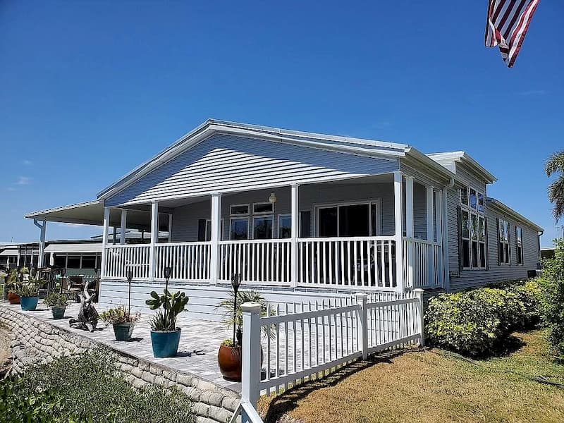 Sell your mobile home easily with Snow Bird Mobile Home Buyers—trusted experts helping you get fast, fair offers for your property.