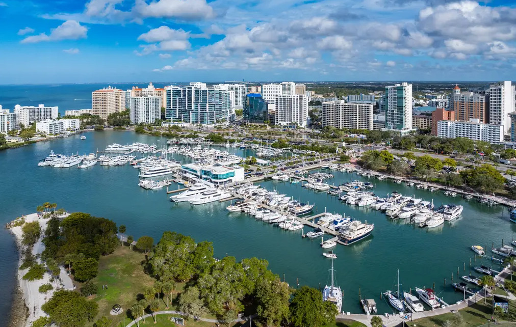 why people are moving to Sarasota