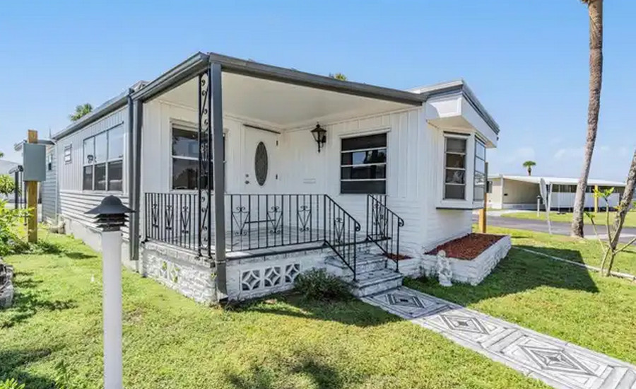 buy and sell mobile homes without a license