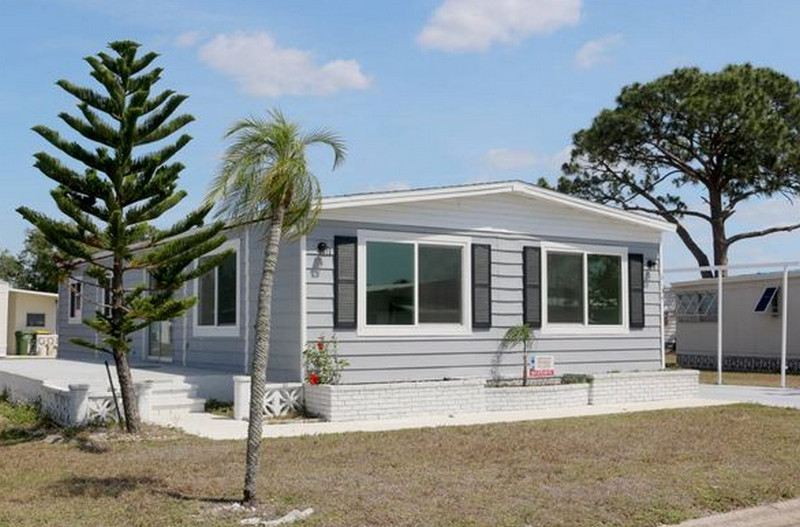are Sarasota mobile homes selling as fast as real estate