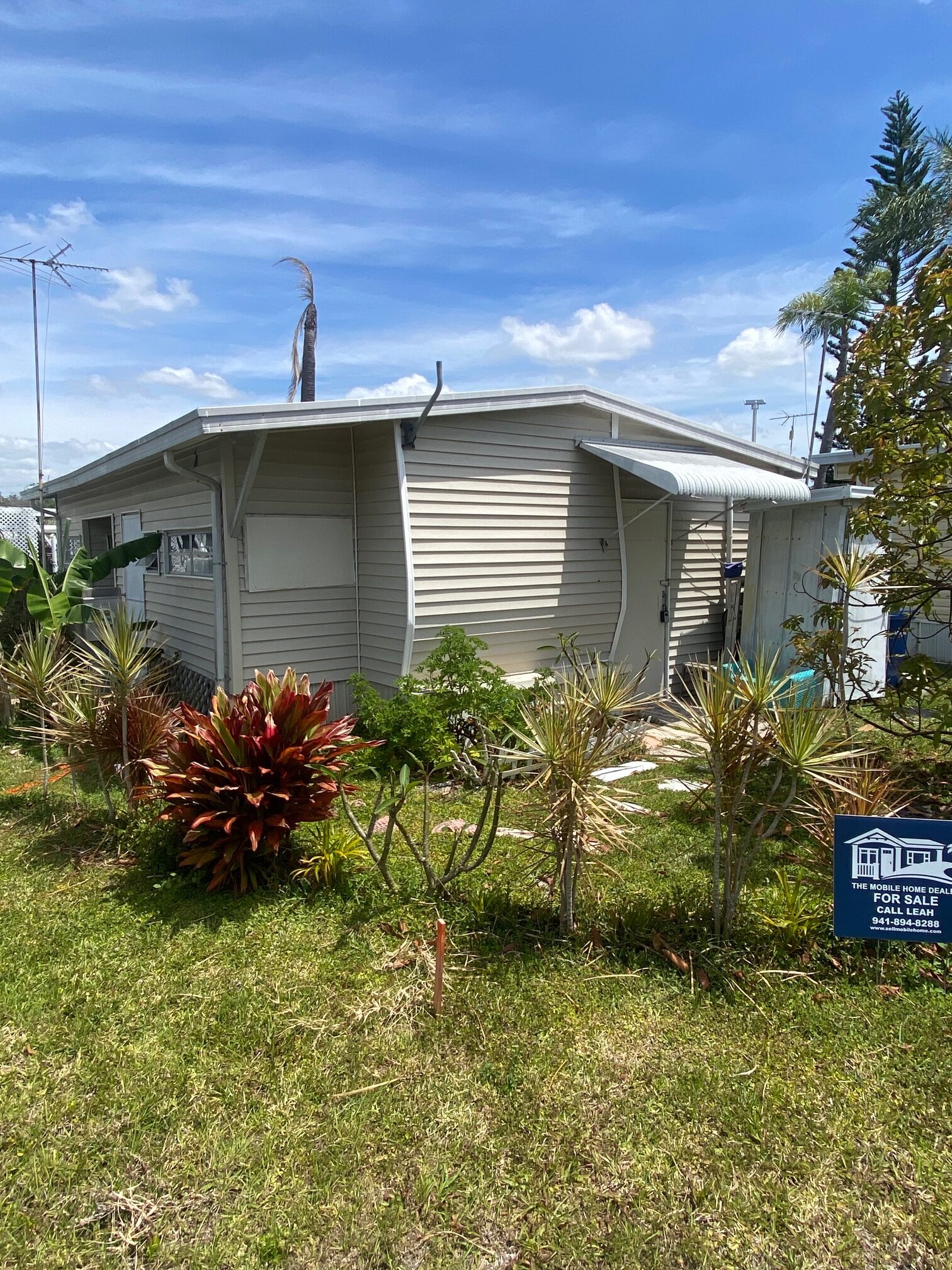 Can real estate agents sell mobile homes in Florida