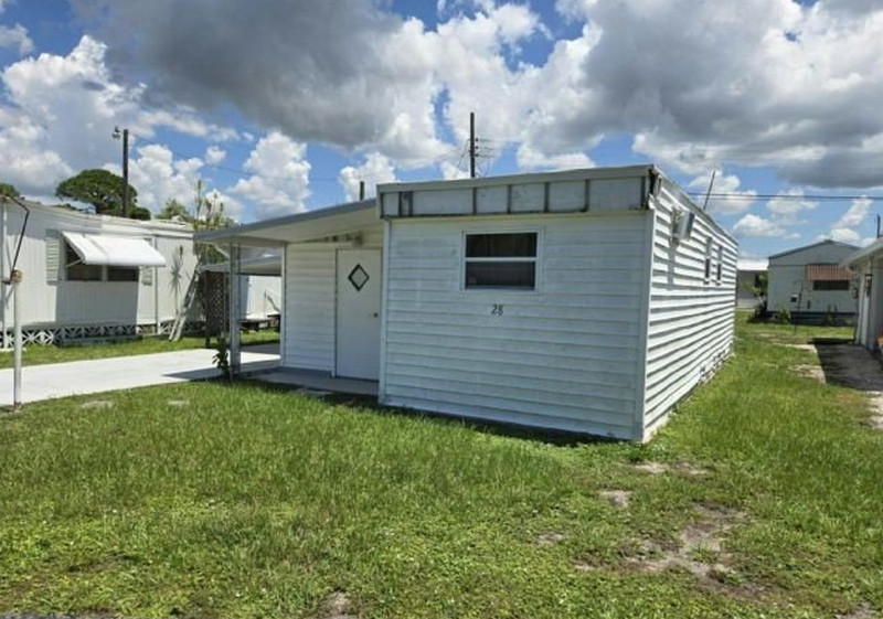 Become a Mobile Home Sales Agent and Thrive in Osprey’s Growing Market