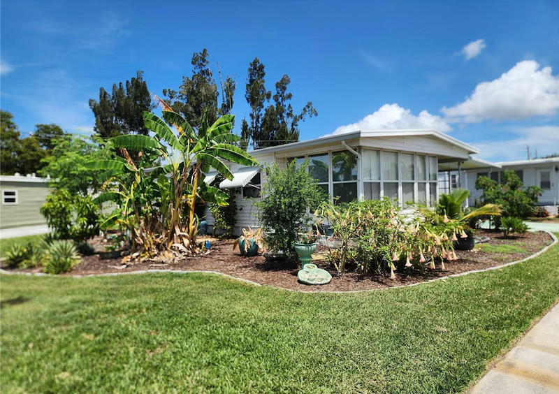 become a mobile home sales agent in Naples Park