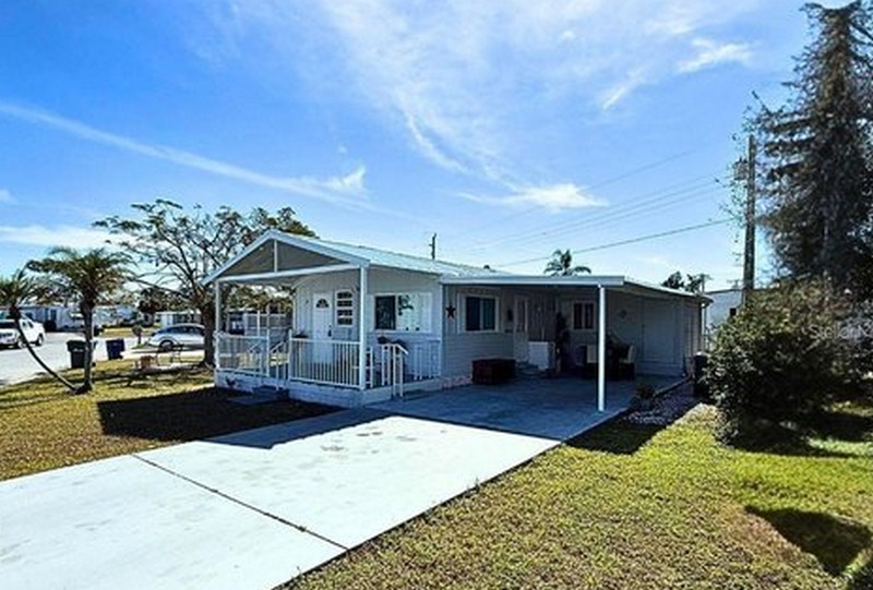 mobile home sales agent in Fruitville