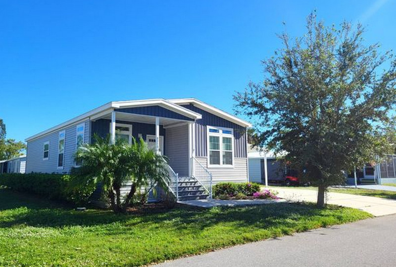 mobile home sales agent in Bee Ridge