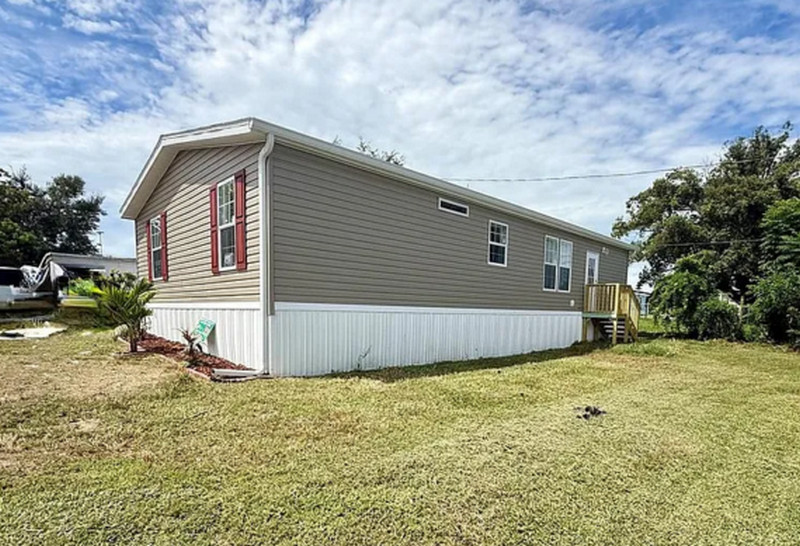 mobile home with land in Florida