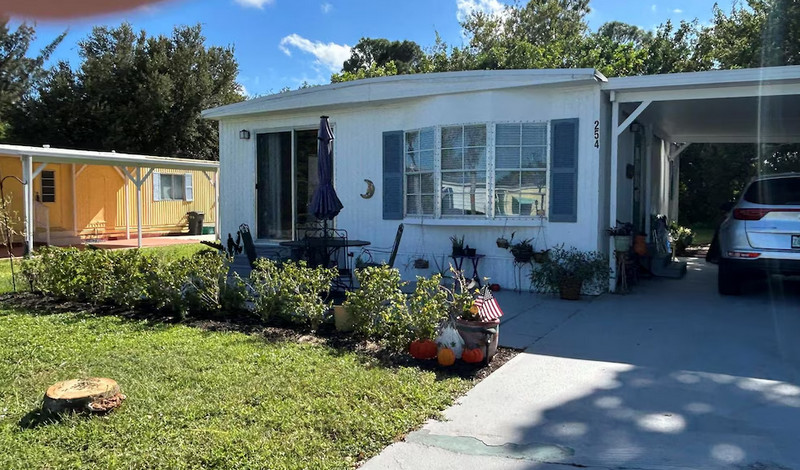 become a mobile home sales agent in Pelican Bay