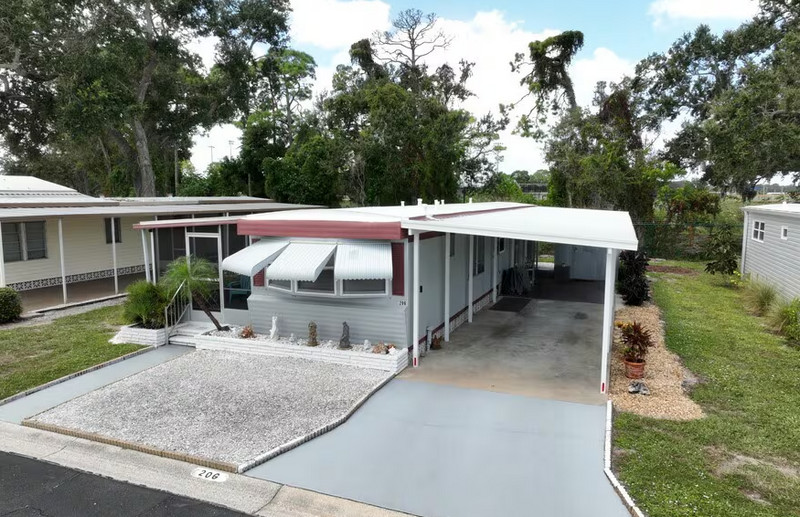 become a mobile home sales agent in Three Oaks