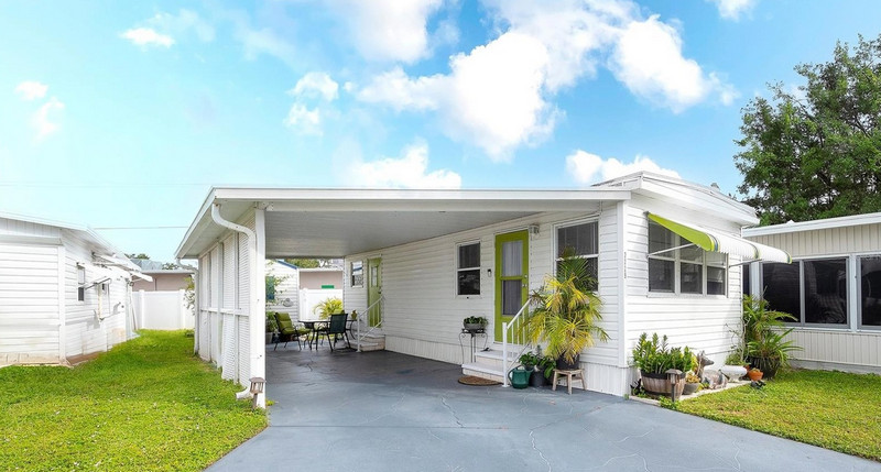 retirement communities near Florida’s best beaches