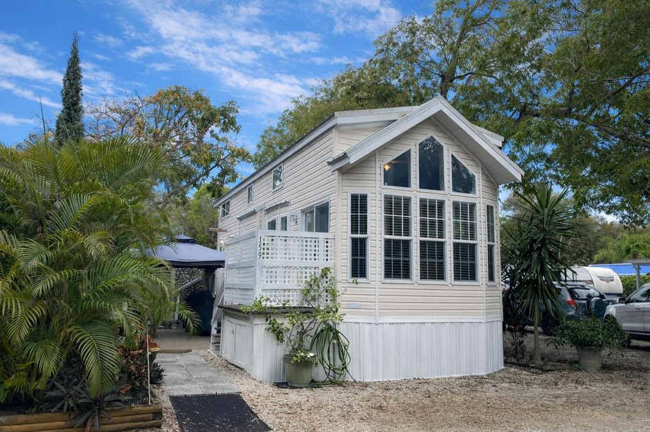 Are Mobile Homes Under $10,000 Worth Buying? What to Expect