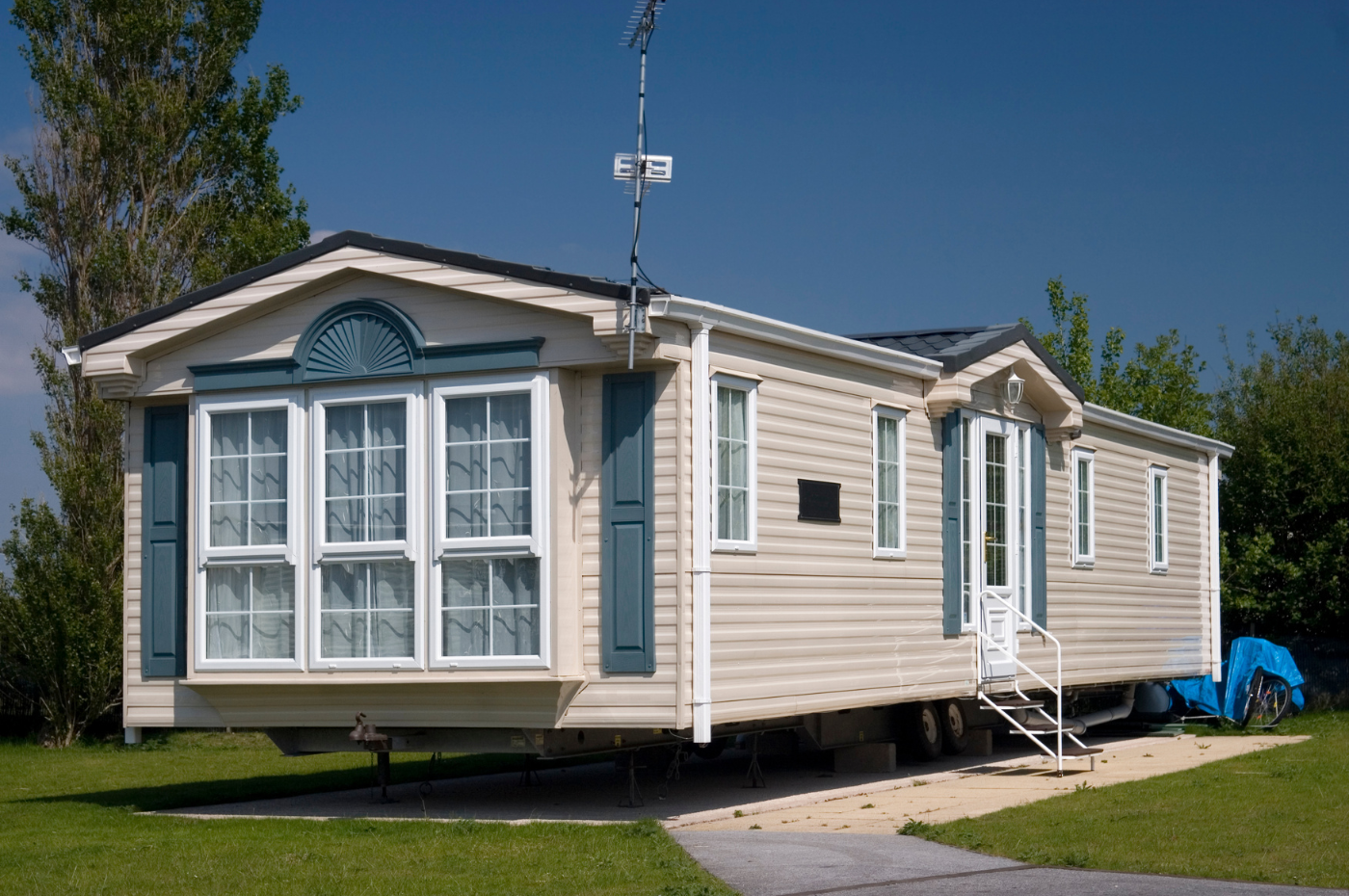 How are mobile homes built