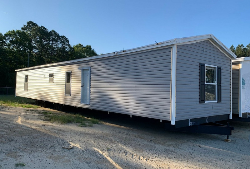 How Much Wind Can a Mobile Home Withstand